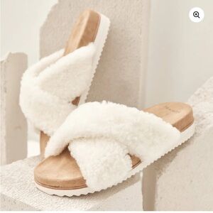 FRANKIE4 Rebel Cream Shearling Slide